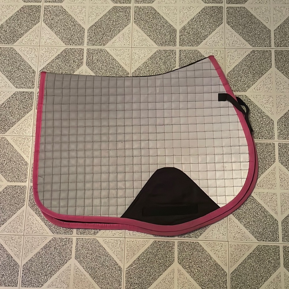 Greg reflective saddle pad with pink 25$